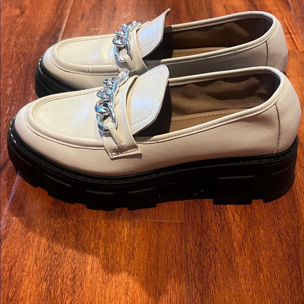 Cream Chain-Trim Womens Loafers